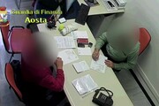 Corruzione e violenza sessuale, arrestato psichiatra di Aosta