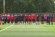 Minuto di silenzio all'allenamento del Manchester United