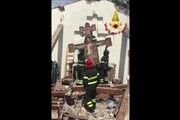 Chiesa distrutta per esplosione, l'intervento dei vigili del fuoco