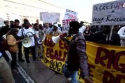 Ambulante morto, sit-in a Napoli 'giustizia per Nian'