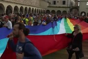 Tanti giovani a marcia della pace Perugia-Assisi, nonostante pioggia
