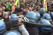 Polizia carica manifestanti a sit-in anti Erdogan