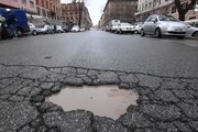 Roma, con il maltempo voragini nell'asfalto