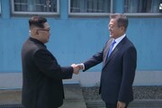 Storico passaggio di confine, Kim entra in Corea del Sud