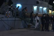 I migranti sbarcano a Pozzallo