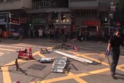 Hong Kong: poliziotto spara a un manifestante