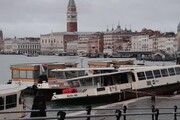 Venezia in tilt e gravi danni per la marea record