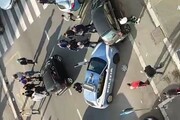 Agenti accerchiati da residenti a Roma per impedire arresto