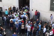 Centinaia di persone in fila per la camera ardente del carabiniere ucciso