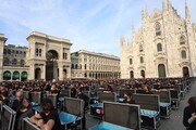 Milano, 500 bauli in piazza Duomo per denunciare la crisi dello spettacolo