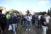 Roma, negazionisti in Piazza San Giovanni contro il governo Conte