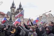 Coronavirus: In migliaia manifestano a Praga contro le restrizioni governative
