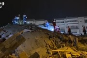 Turchia, le ricerche dei sopravvissuti dopo il terremoto