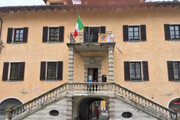 Il sindaco di Limone Piemonte Massimo Riberi ha ammainato la bandiera dell'Unione Europea dal  Municipio, 31 marzo 2020