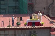 Coronavirus, Napoli: la Messa pasquale e' celebrata sul tetto