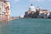 Coronavirus, a Venezia riapre la storica libreria Toletta