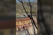 Crolla ponte in provincia di Massa Carrara, ferito conducente furgone