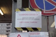 Covid, caos tamponi a Milano: 'Rapidi esauriti, rispediti a casa dopo 18 ore d'attesa'