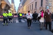 Folla in centro a Roma, chiuse Fontana Trevi e via del Corso