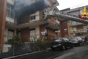 Incendi: fiamme in casa, persone evacuate con un'autoscala