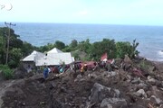 Indonesia, villaggio devastato da un ciclone tropicale: 100 morti e dozzine di dispersi