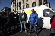 Torino, mercatali dell'extra-alimentare montano i banchi in segno di protesta