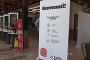 Hub vaccinale nel fast food a Milano, Burioni: 'Con doppia dose basta mascherine'