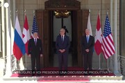 La stretta di mano tra Biden e Putin da' il via al summit di Ginevra