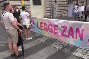 Ddl Zan, la comunita' Lgbt inscena in piazza le nozze gay di Renzi e Salvini: 'Nessuna mediazione, andiamo avanti'