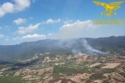 Sardegna, nuovi incendi dilagano nell'area boschiva di Santadi