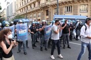 G20, Napoli: il corteo termina con gavettoni d'acqua contro la polizia