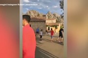 Calcio, per Lewandowski partitella con i bambini in Sardegna