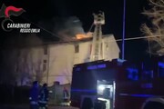 Incendio in un cascinale, 15 persone intossicate nel Reggiano