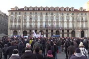 No Green Pass, in migliaia a Torino per la prima protesta del 2022