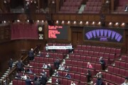 Camera, in Aula striscione anti Fontana: 'No a presidente omofobo pro Putin'