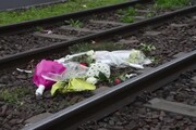 Investito e ucciso dal tram a Milano, fiori per il 14enne in via Tito Livio