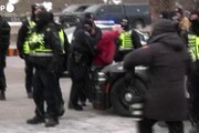 Canada, riaperto l'Ambassador Bridge: arrestati alcuni manifestanti