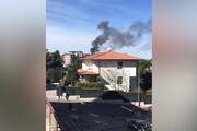 Incendio da una pompa di una raffineria di Falconara: fumo nero ma fiamme domate