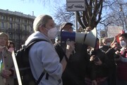 Ucraina, russi contro la guerra a Milano: 'Mi vergogno per quello che sta succedendo'