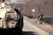 Ucraina, artificieri russi controllano il terreno per disinnescare le bombe