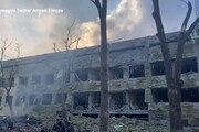 Ucraina, raid russo distrugge l'ospedale pediatrico di Mariupol