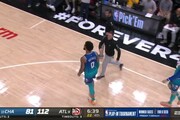 Basket: Nba, giocatore degli Hornets lancia paradenti su tifosa