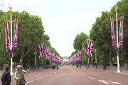 Londra, fan della regina si accampano con le tende per il Giubileo di platino
