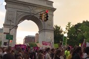 New York, manifestazione pro-aborto dopo la decisione della Corte suprema