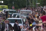 Il Papa arriva a Quebec City: folla ad attenderlo