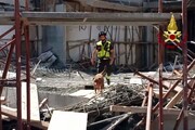 Milano, crolla soletta di un edificio in costruzione: feriti alcuni operai