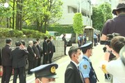 Shinzo Abe, l'arrivo del feretro nella residenza di Tokyo