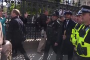Londra, David Beckham in fila per l'ultimo saluto alla regina Elisabetta