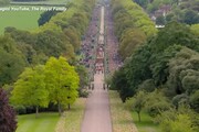 Il feretro della regina Elisabetta II arriva a Windsor