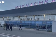 Assalto aeroporto russo, il governatore del Daghestan visita lo scalo di Makhachkala